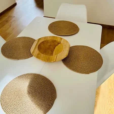 La Pomme De Pin *